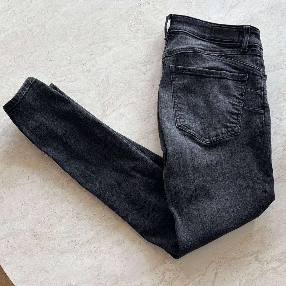 Express Women's Skinny Jeans in Washed Black-Gray